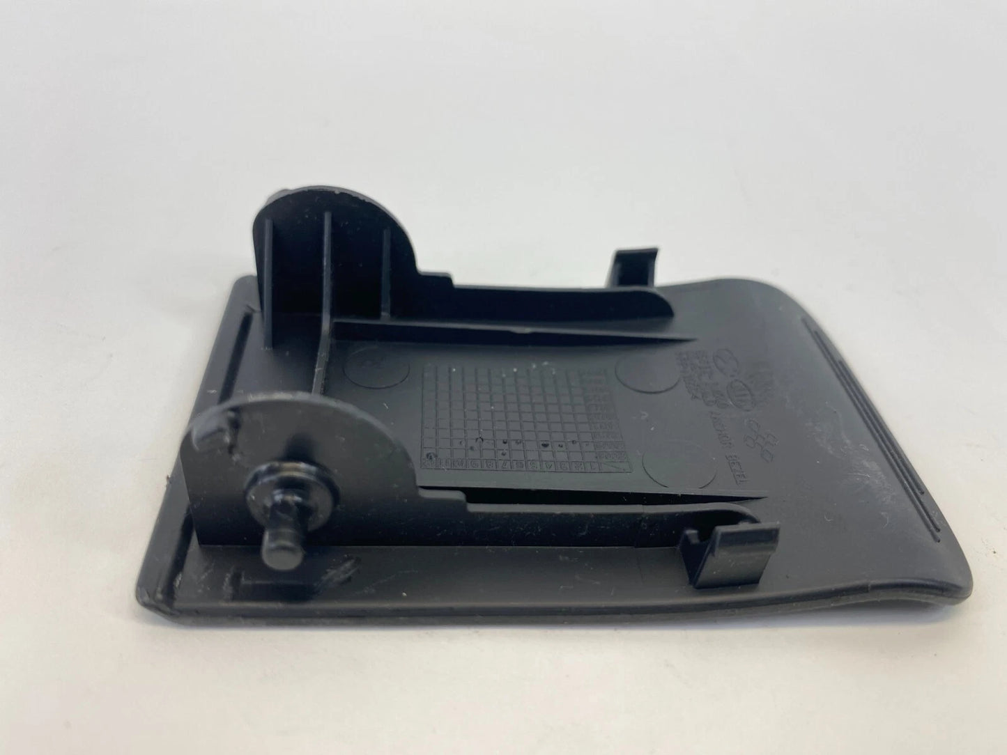 2010 11 12 2013 KIA FORTE SEDAN REAR CHILD ANCHOR COVER TRIM BEZEL 85612-1M500