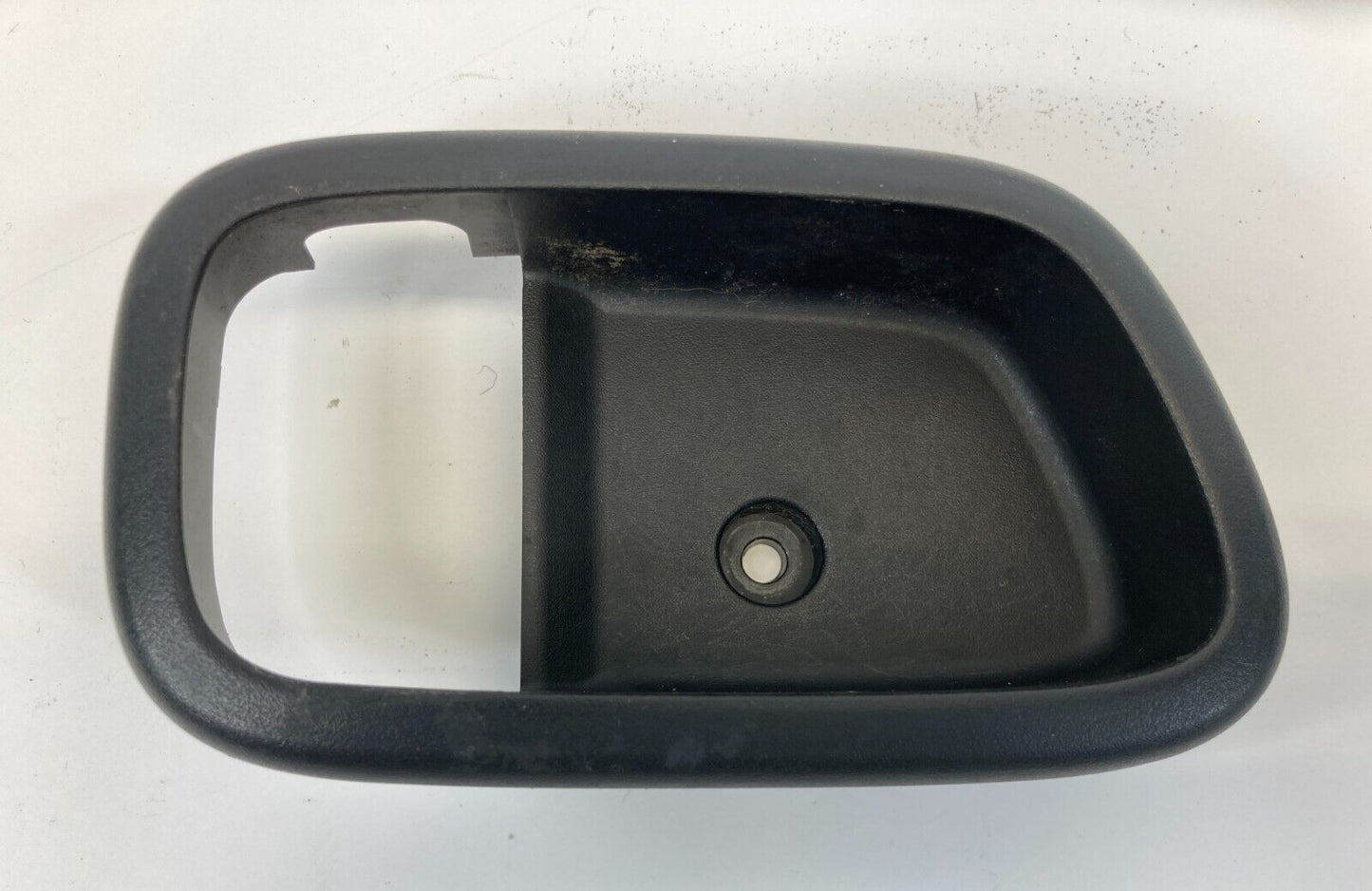 06-11 Hyundai Accent Sedan Front Right Side Inner Door Handle Bezel 82621-1E001