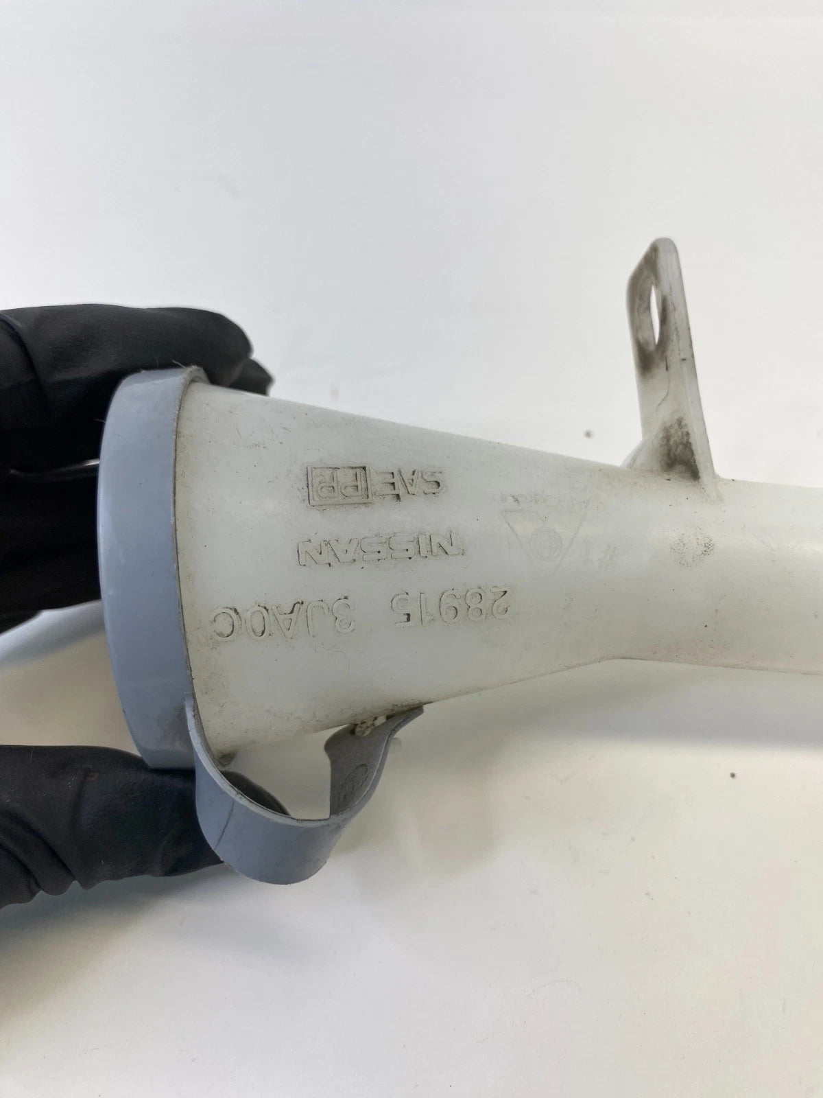 2013-2020 NISSAN PATHFINDER WINDSHIELD WASHER RESERVOIR FILLER NECK RESERVOIR