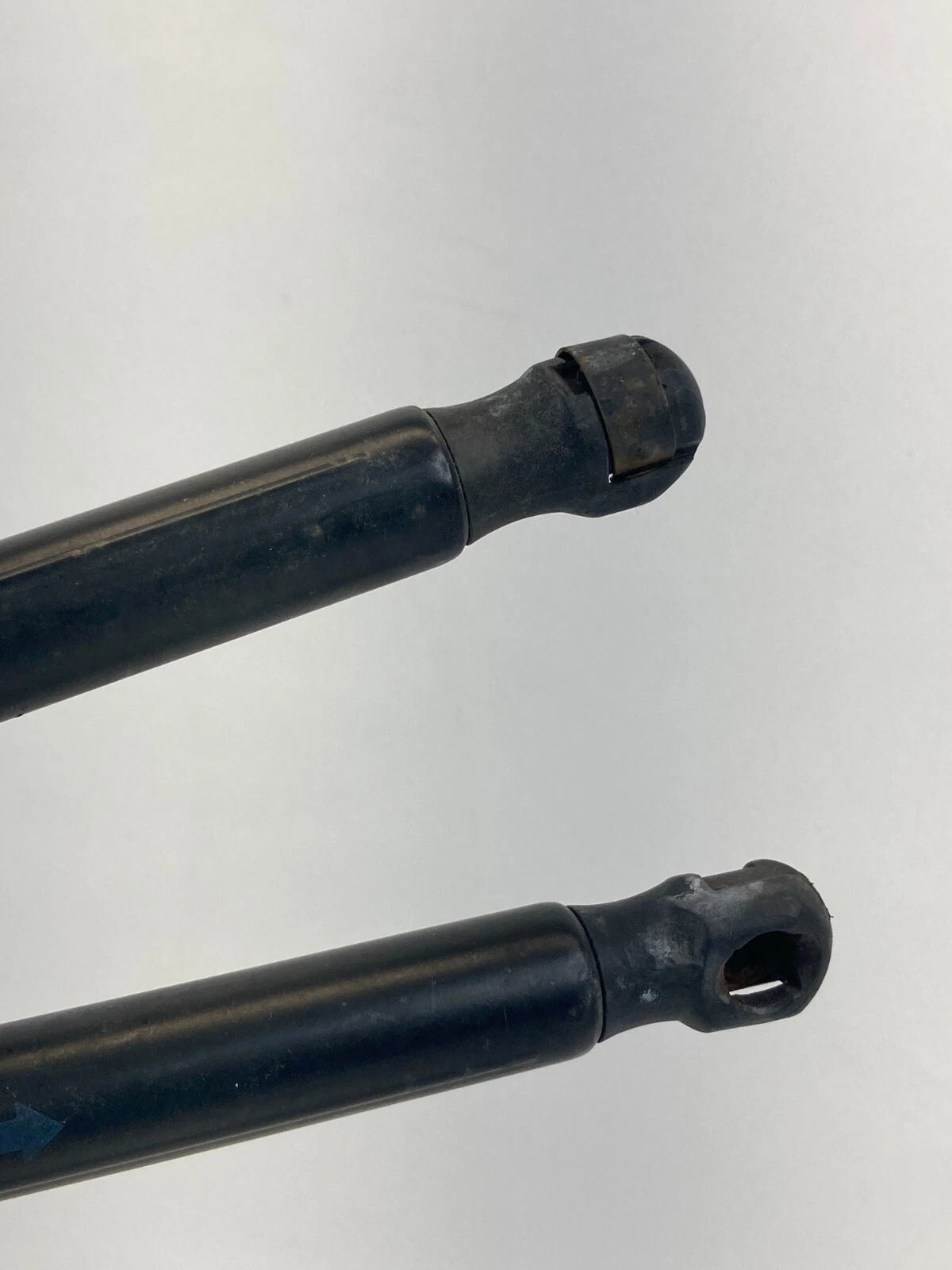 2007-2012 DODGE CALIBER REAR TRUNK HATCH LIFT SUPPORT CYLINDER SHOCK STRUT SET