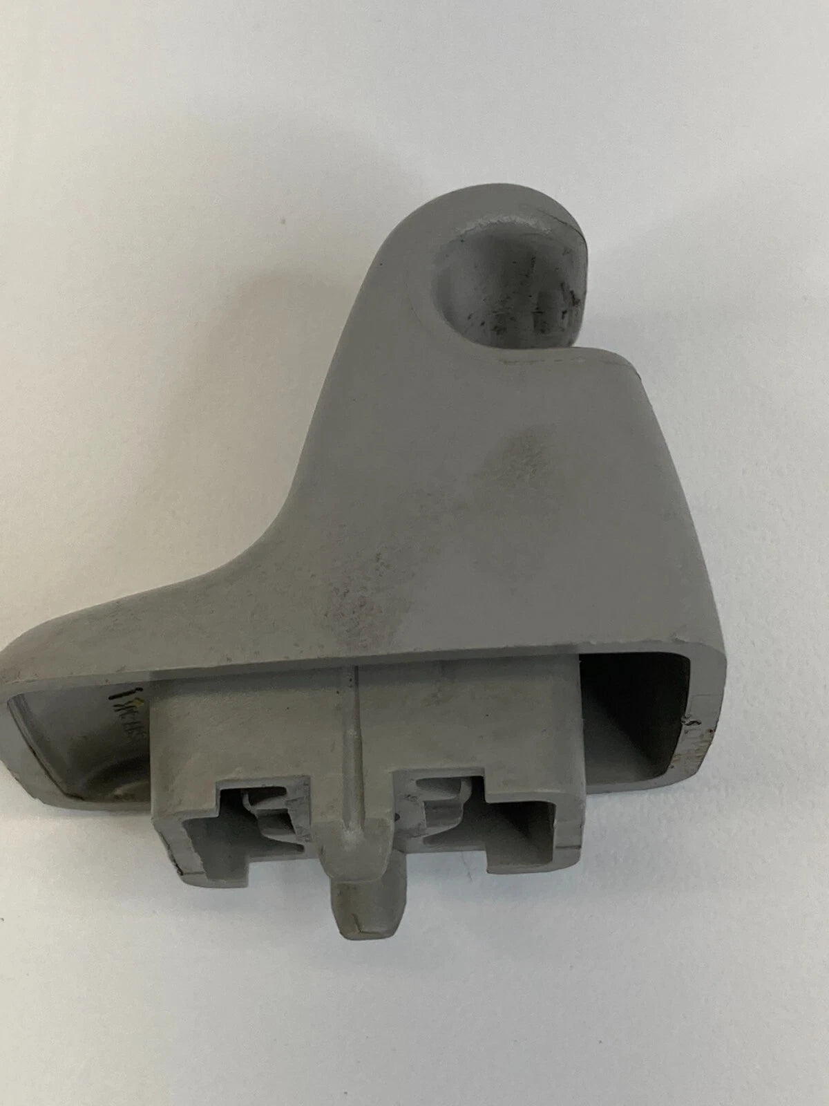 2006-2010 CHEVROLET COLORADO RIGHT PASSENGER SUN VISOR SUNVISOR RETAINER CLIP