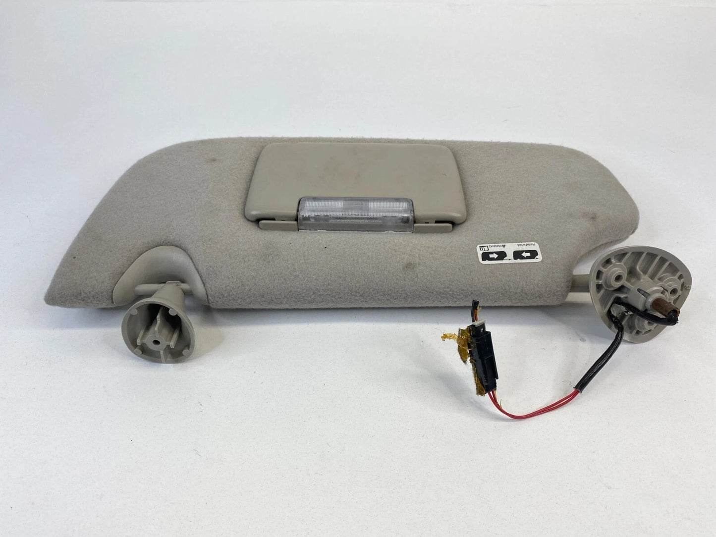 2005-2007 SAAB 9-7X LEFT DRIVER SIDE SUNVISOR SUN VISOR SHADE W/ ILLUMINATION