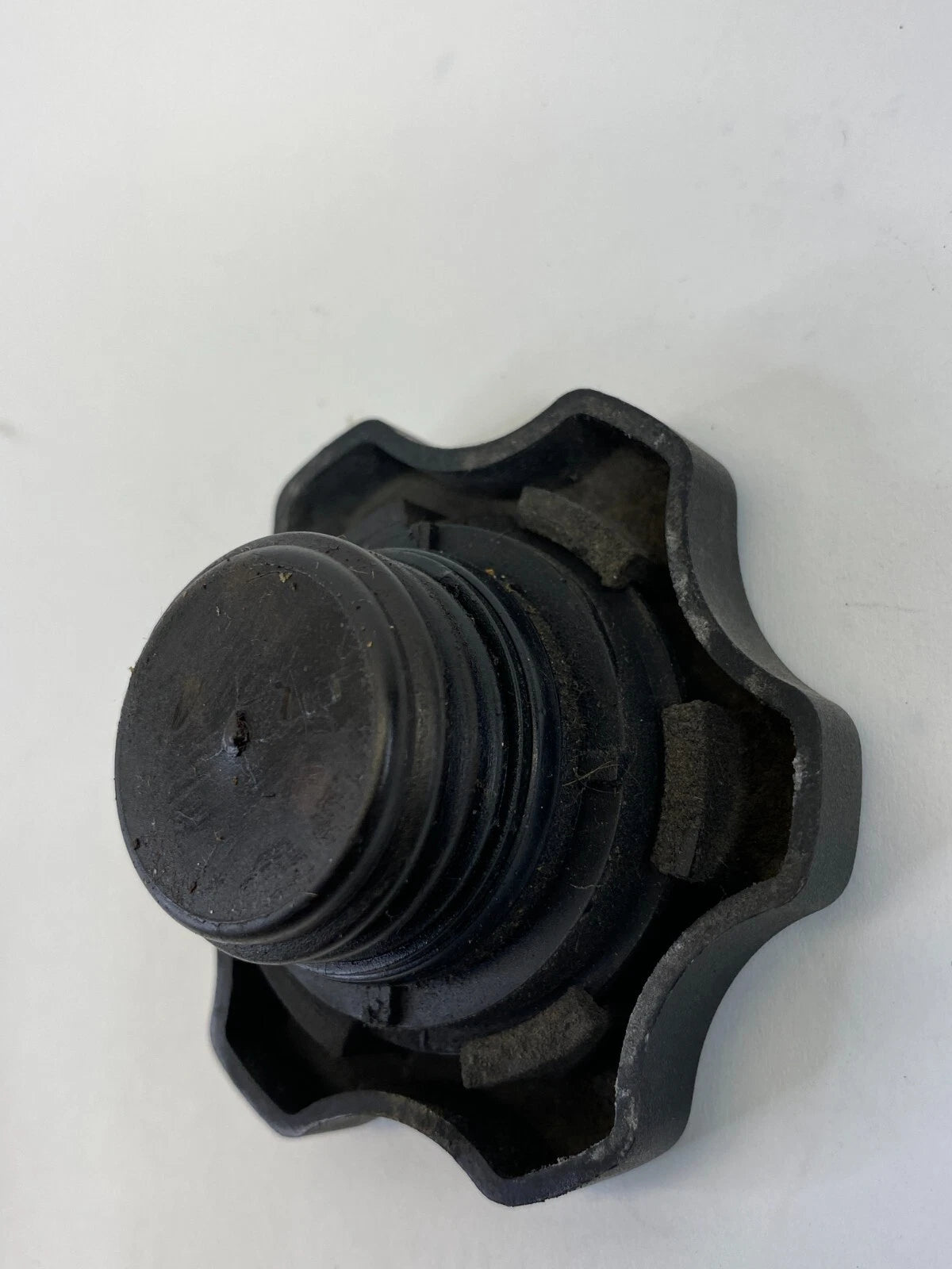 2004 04 DODGE CARAVAN 3.3L V6 A/T ENGINE OIL FILLER FLUID TANK CAP COVER OEM