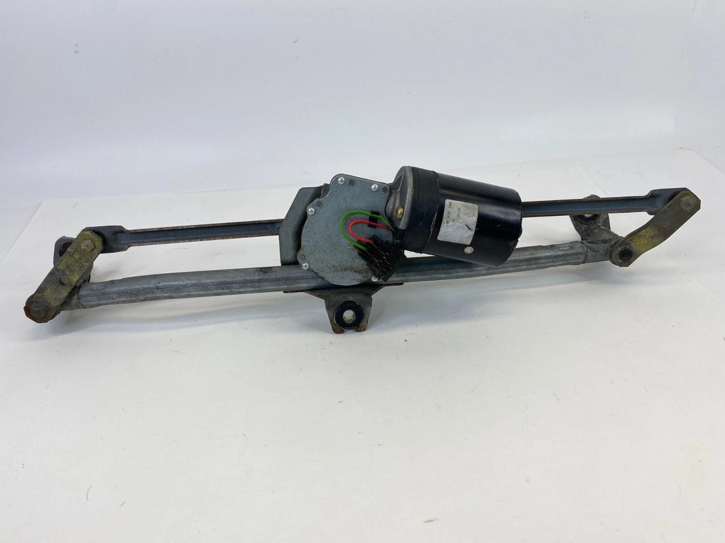 1998-2010 VOLSKWAGEN BEETLE FRONT WINDSHIELD WIPER MOTOR W/ LINKAGE OEM