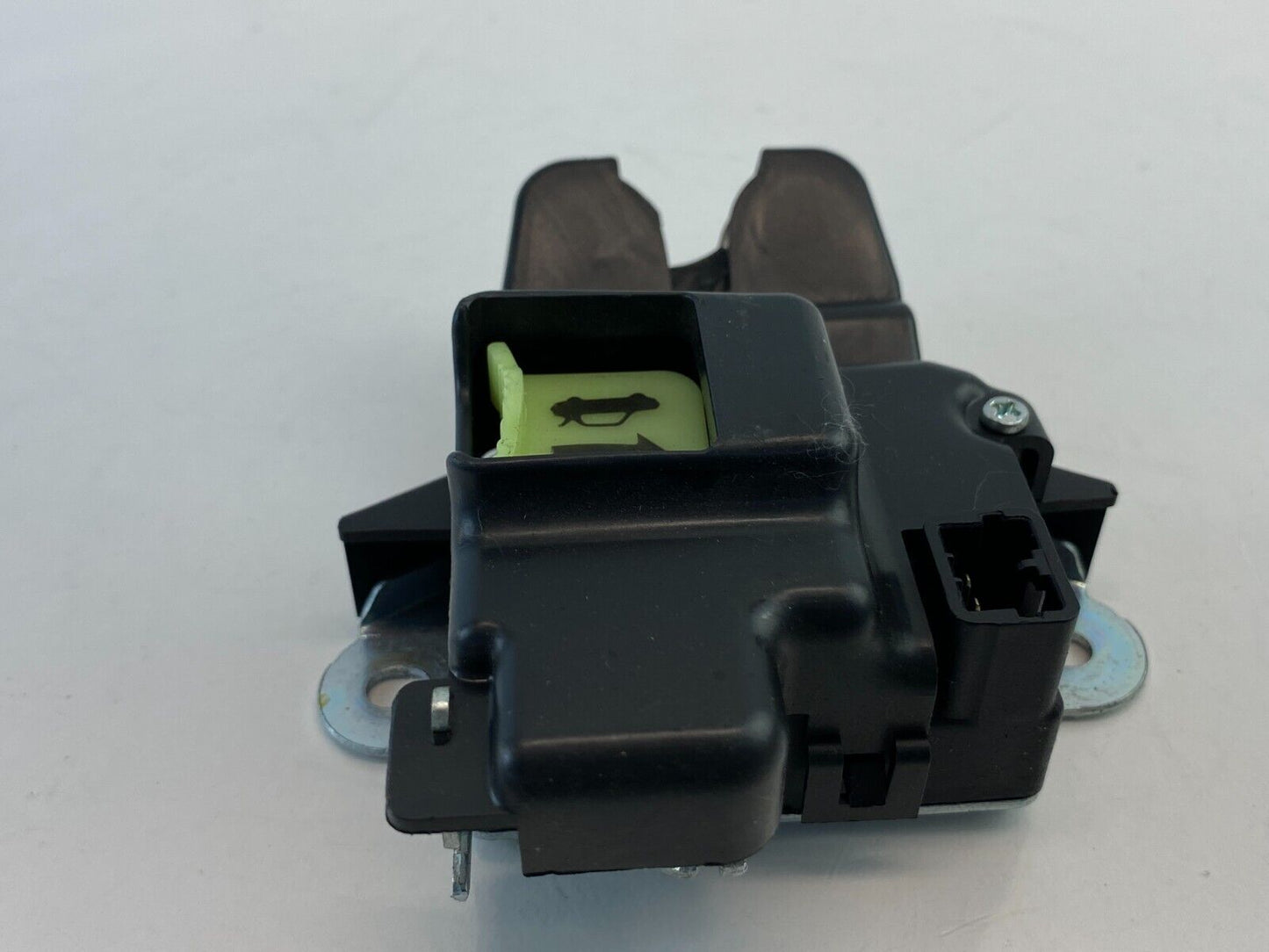 2010-2013 Kia Forte Trunk Lid Tail Gate Tailgate Lock Latch Actuator Assembly