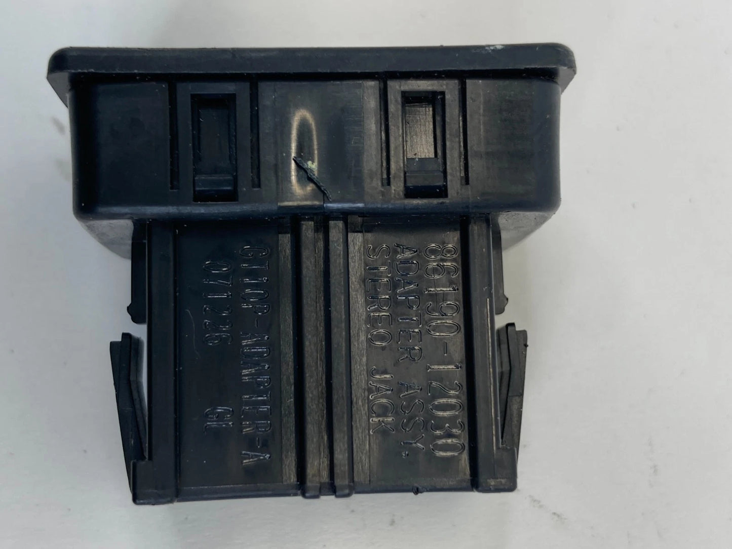 07 08 09 10 SCION TC CENTER CONSOLE IPOD AUX JACK INPUNT ASSEMBLY 86190-12030