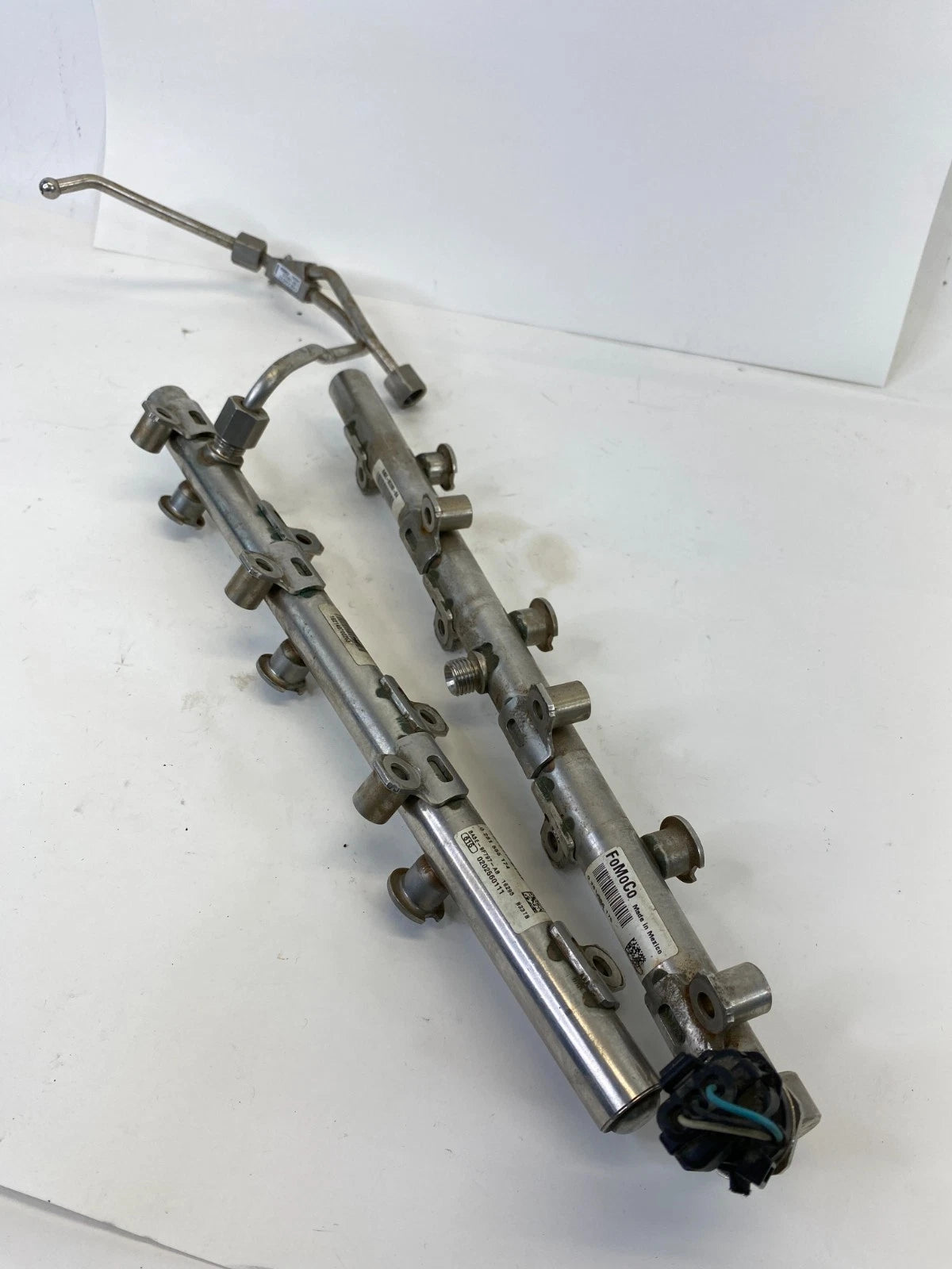 2016-2019 FORD EXPLORER INTERCEPTOR 3.5L V6 FUEL INJECTION RAIL ASSY OEM