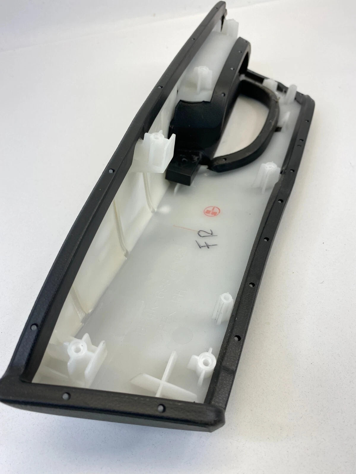 04-09 MAZDA 3 MAZDA3 FRONT RIGHT SIDE INNER DOOR ARM REST GRIP HANDLE BP4K-69371