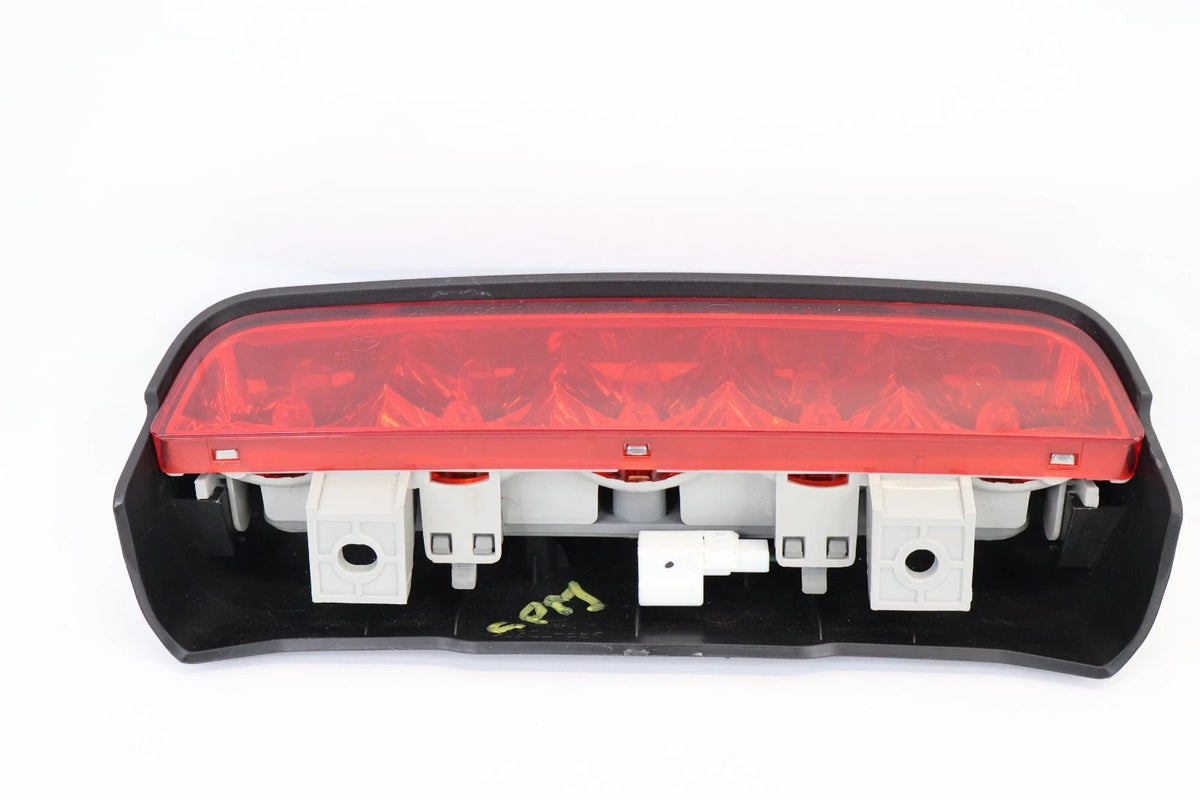 2010-2013 KIA SOUL REAR HIGH MOUNTED 3RD THIRD BRAKE LIGHT LAMP 92701-2K0 OEM