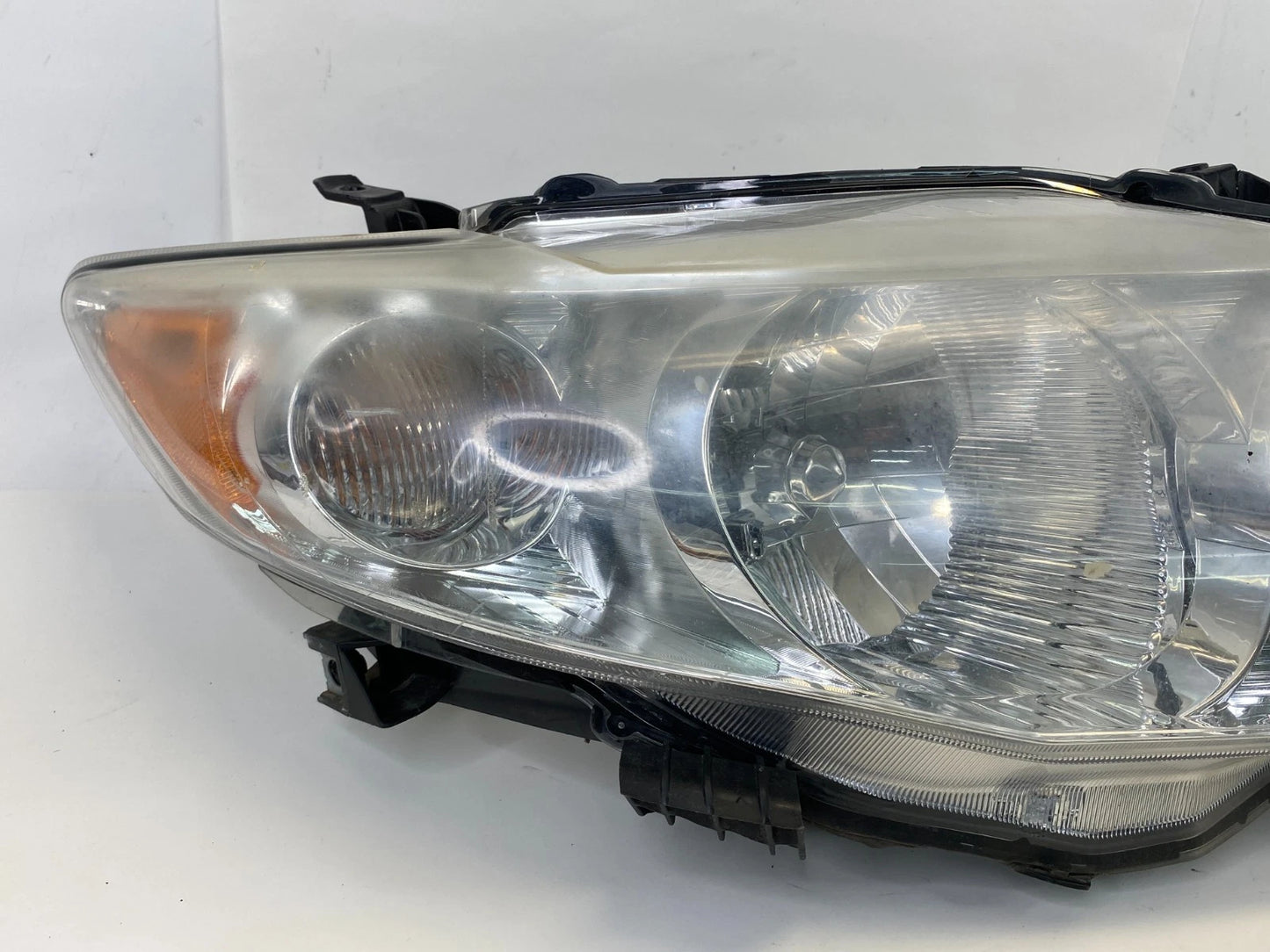 2009 2010 TOYOTA COROLLA FRONT RIGHT PASSENGER HEADLIGHT HEADLAMP OEM