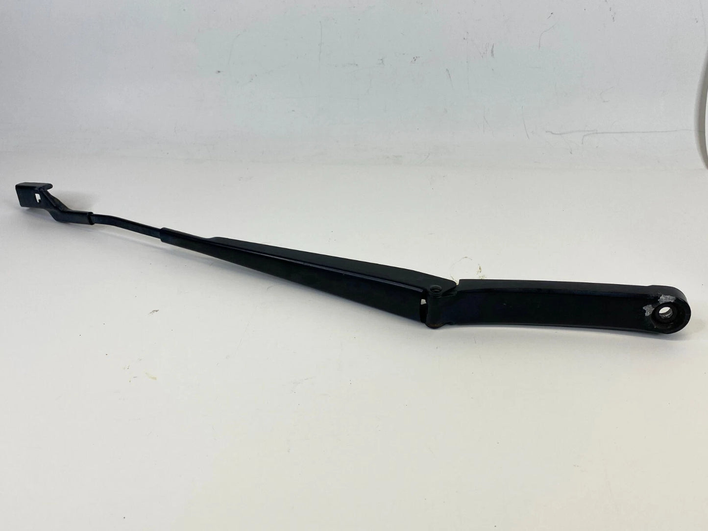 2009-2012 VOLKSWAGEN VW CC SEDAN FRONT LEFT DRIVER WINDSHIELD WIPER ARM OEM