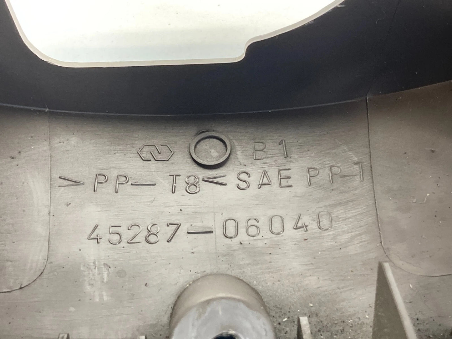 1997-2001 TOYOTA CAMRY STEERING COLUMN UPPER LOWER COVER SURROUND 45287-06040