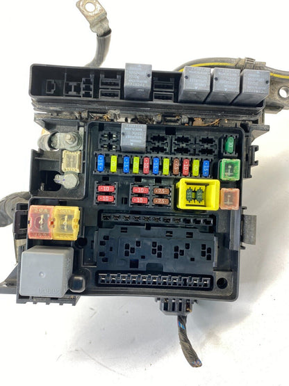 2004-2008 Mitsubishi Endeavor 3.8L V6 Engine Compartment Fuse Box Junction