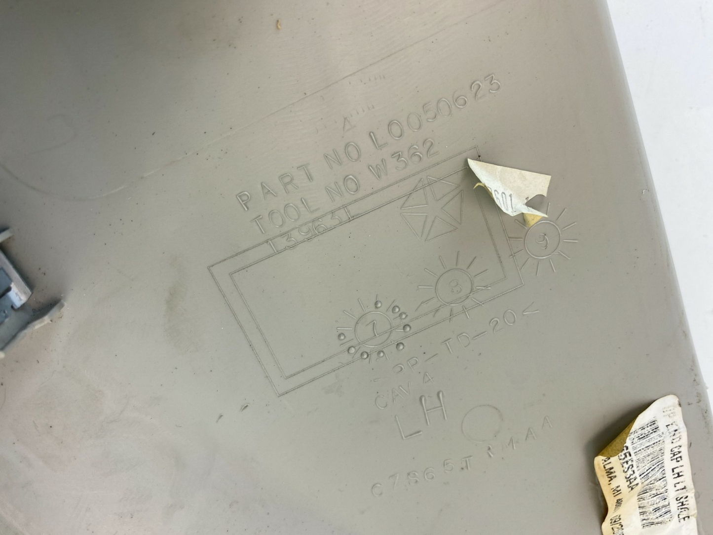 2008-2010 Chysler Town & Country Front Left Dash End Cap Cover Trim L0050623 OEM