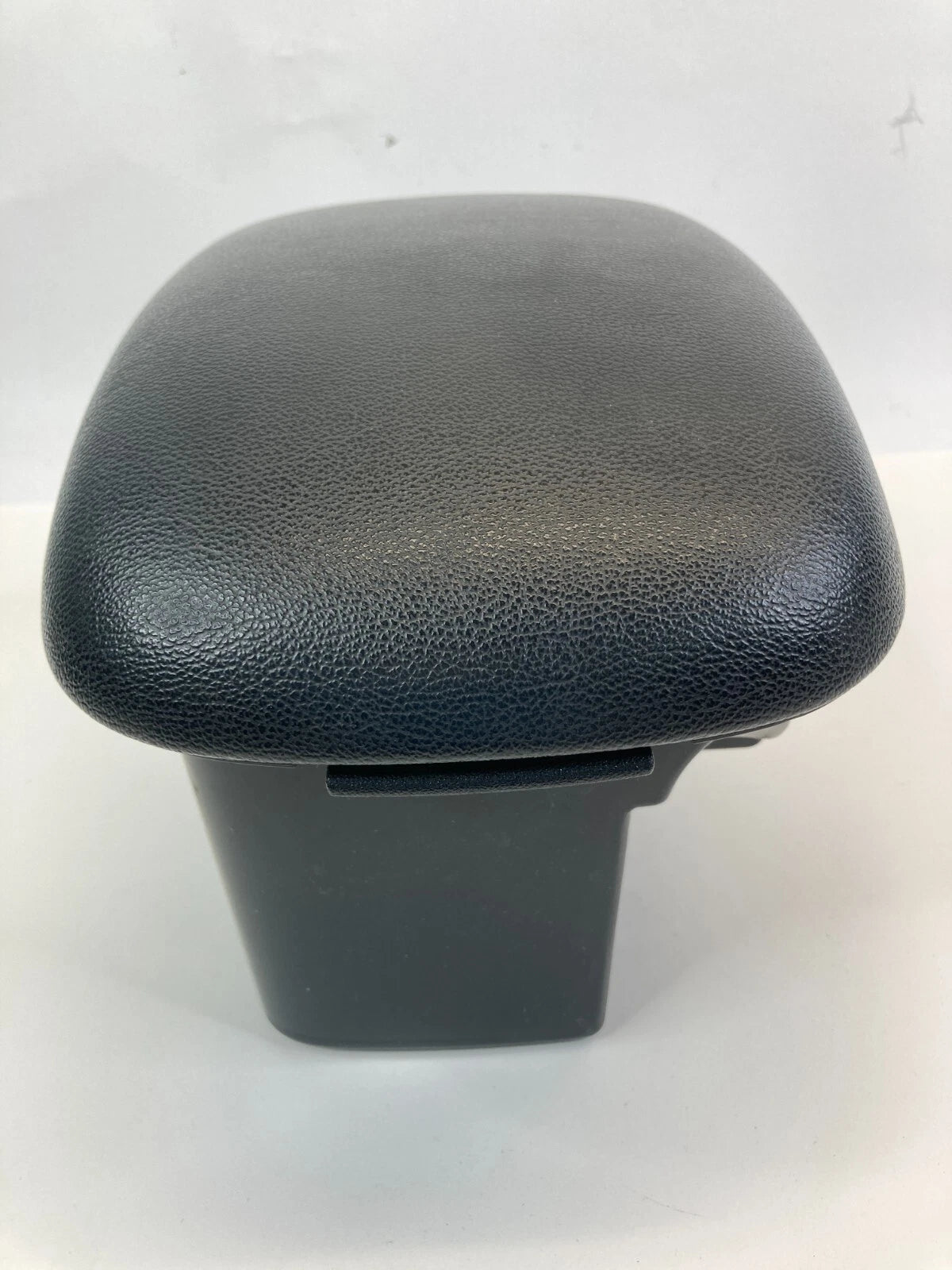 2010-2013 KIA SOUL CENTER CONSOLE ARMREST STORAGE COMPARTMENT 300-00200 OEM