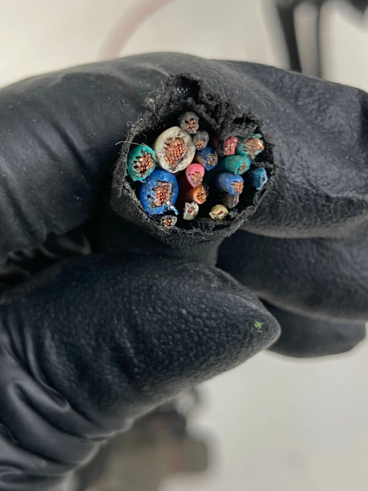 11-14 HYUNDAI SONATA 2.4L A/T ENGINE COMPARTMENT BATTERY FUSE RELAY JUNCTION OEM