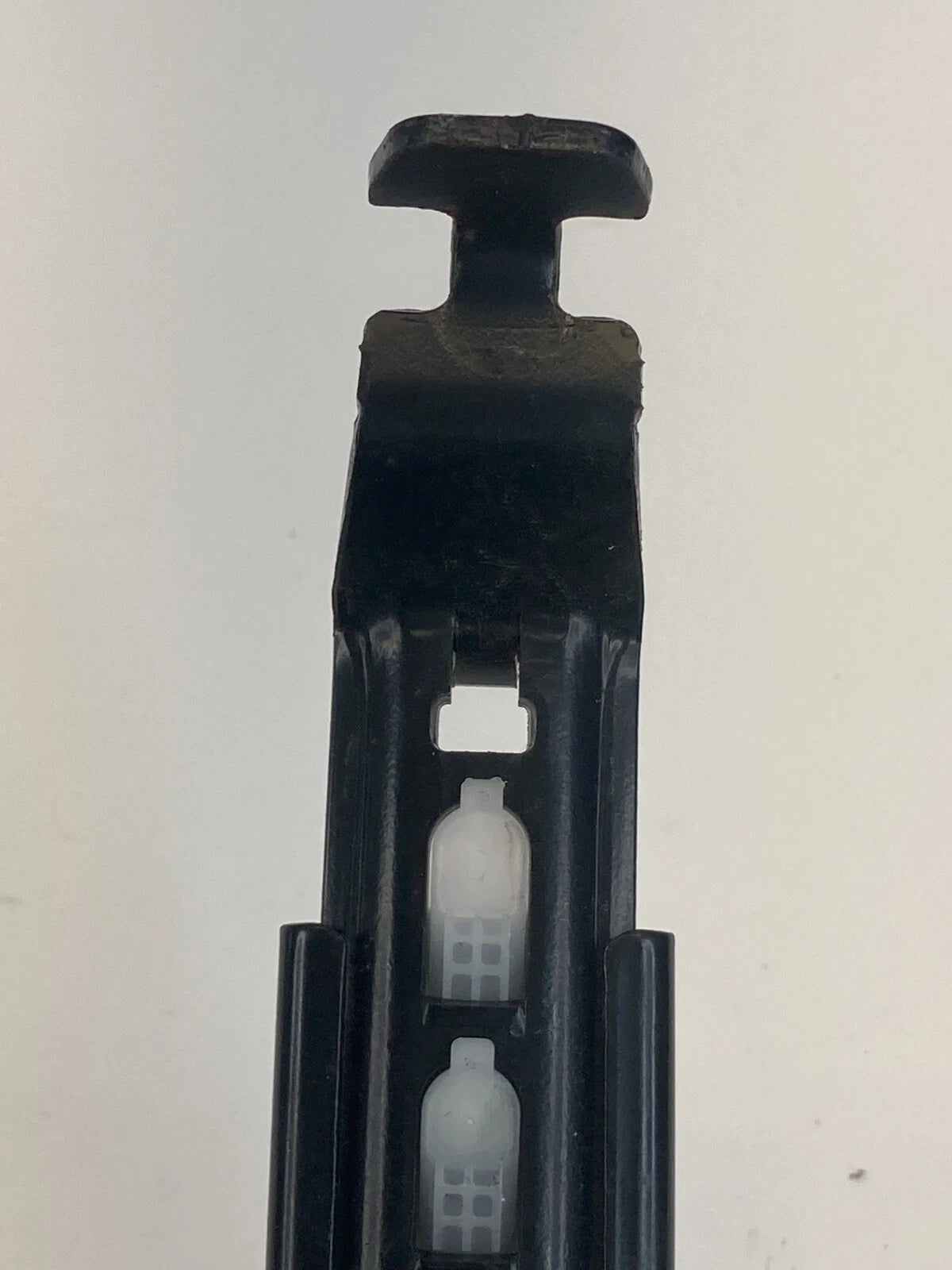 04 05 06 07 TOYOTA HIGHLANDER FRONT LEFT SIDE SEAT BELT HEIGHT ADJUSTER OEM