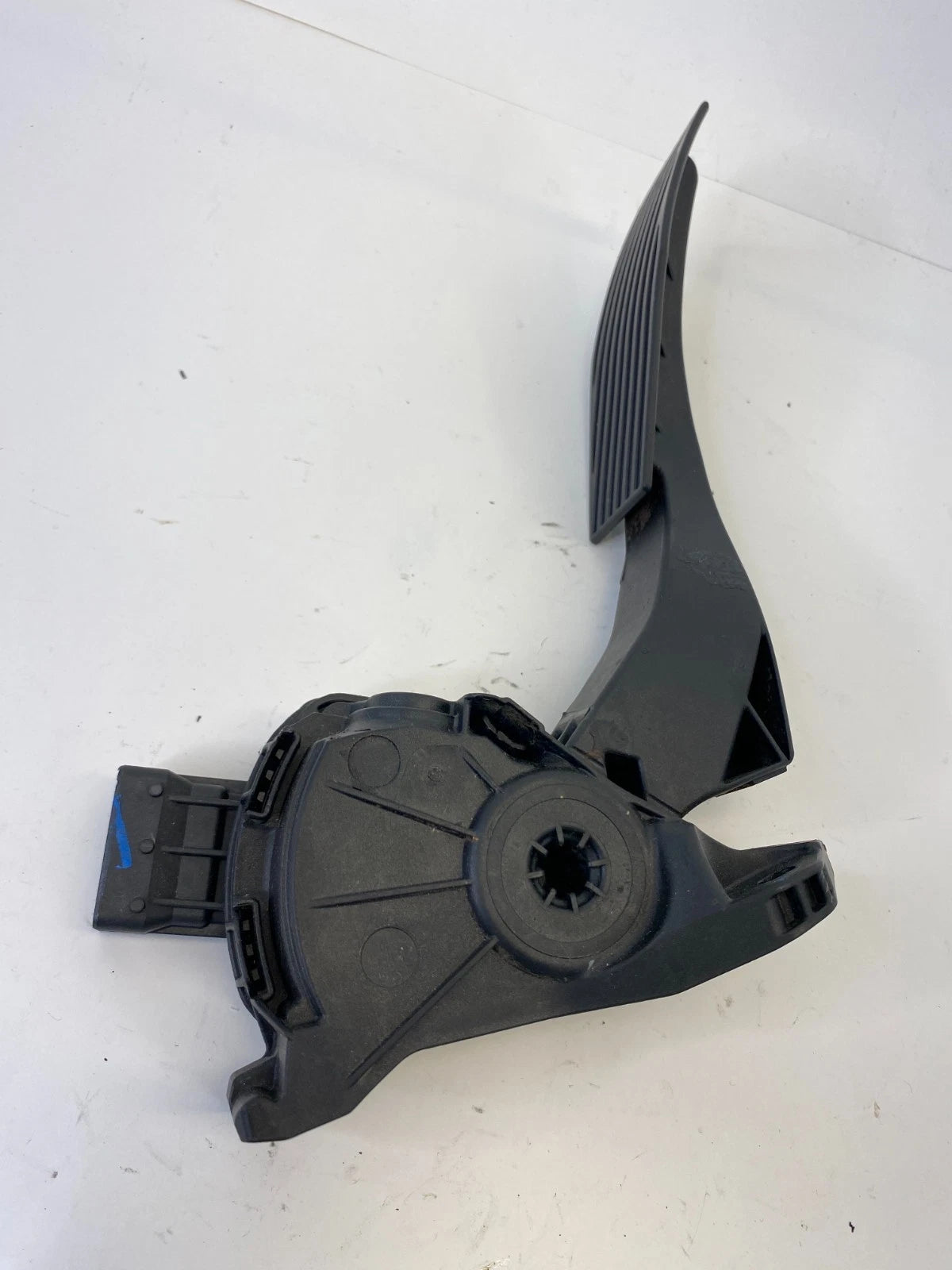 2010-2016 BUICK LACROSSE 3.6L ACCELERATOR GAS PEDAL POSITION SENSOR 13237352 OEM