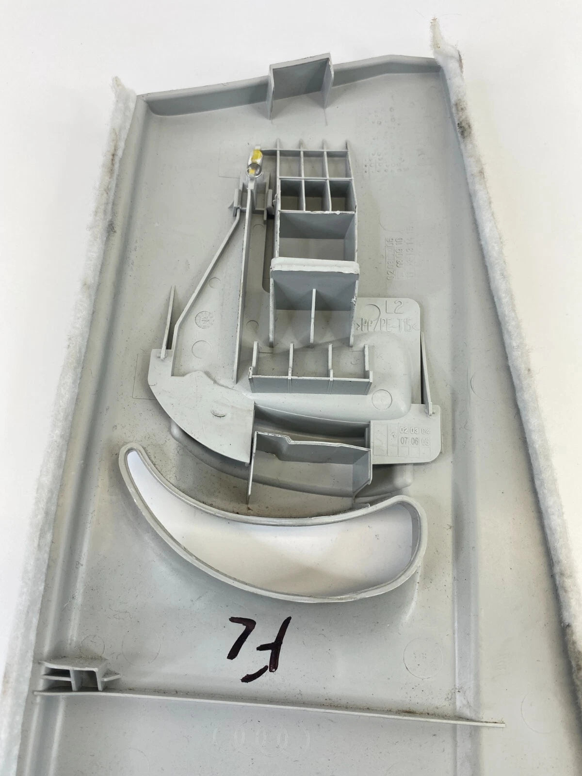 2013-2016 AUDI A4 FRONT LEFT SIDE SEAT BELT ADJUSTENT TRIM COVER 8K0-867-293 OEM
