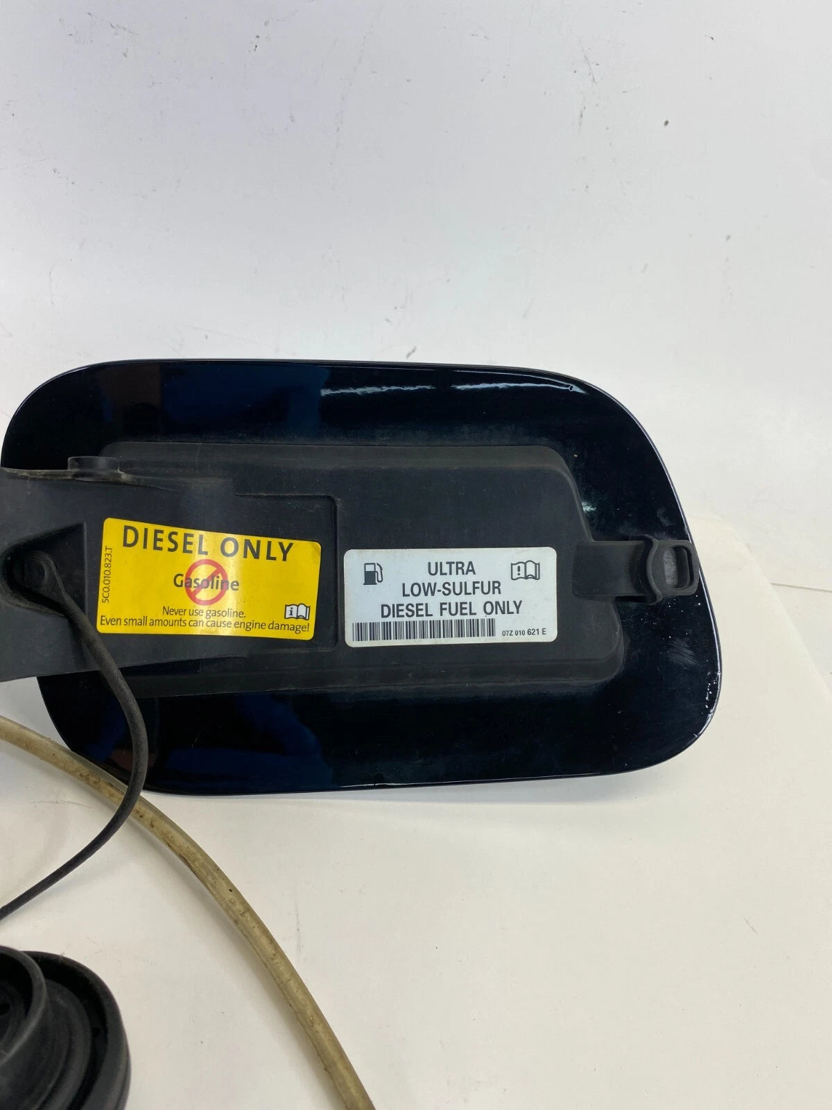2011-2017 VOLKSWAGEN TOUAREG FUEL TANK DOOR FLAP REAR RIGHT SIDE OEM 7P6-809-857