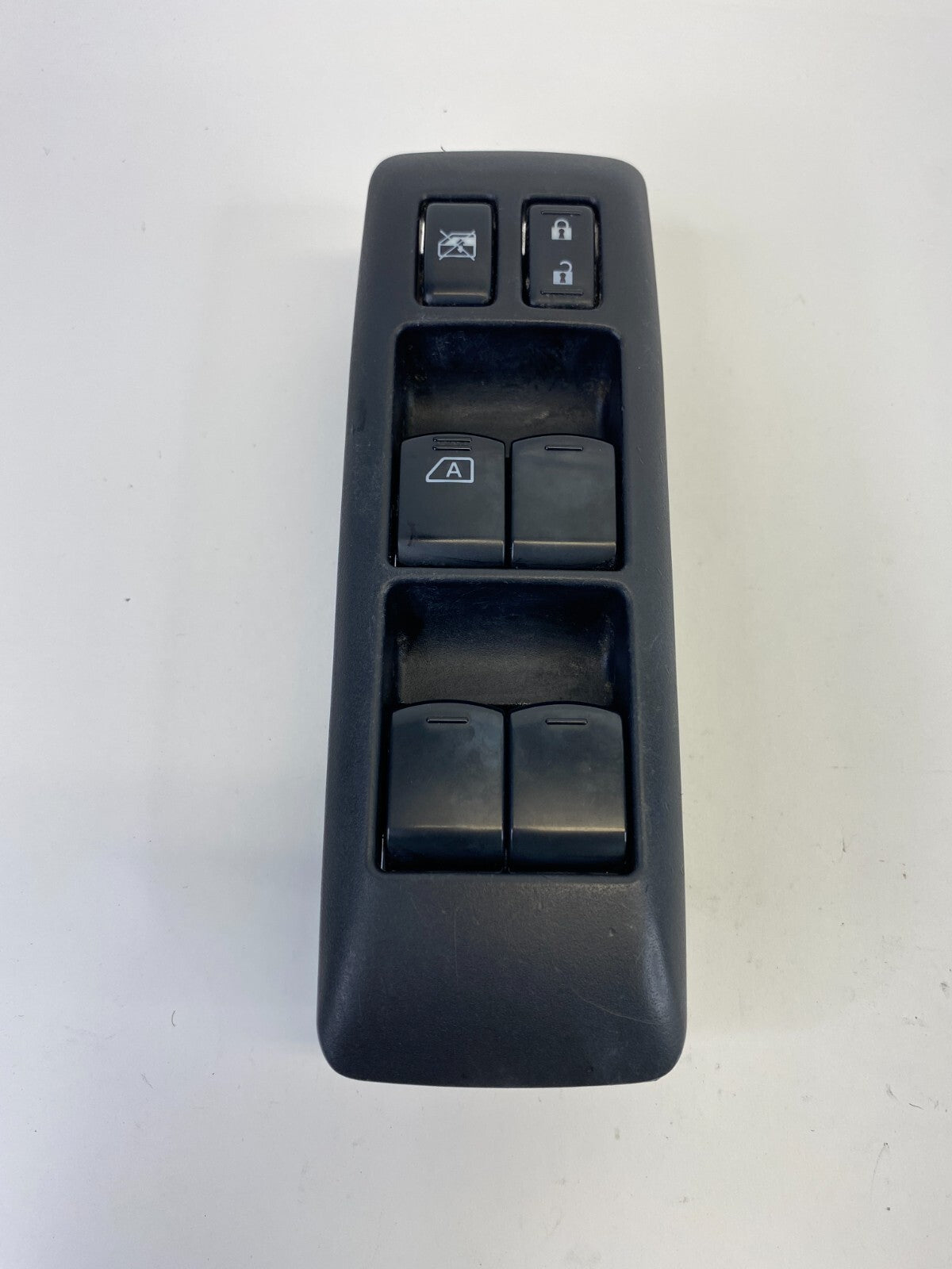 2011-2013 Nissan Rogue Front Left Driver Side Door Power Master Window Switch
