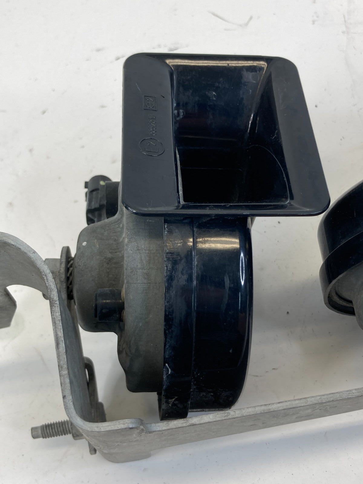 2004-2007 BMW 525i 530i Horn Low & High Tone Note Siren Alarm E20092018 OEM