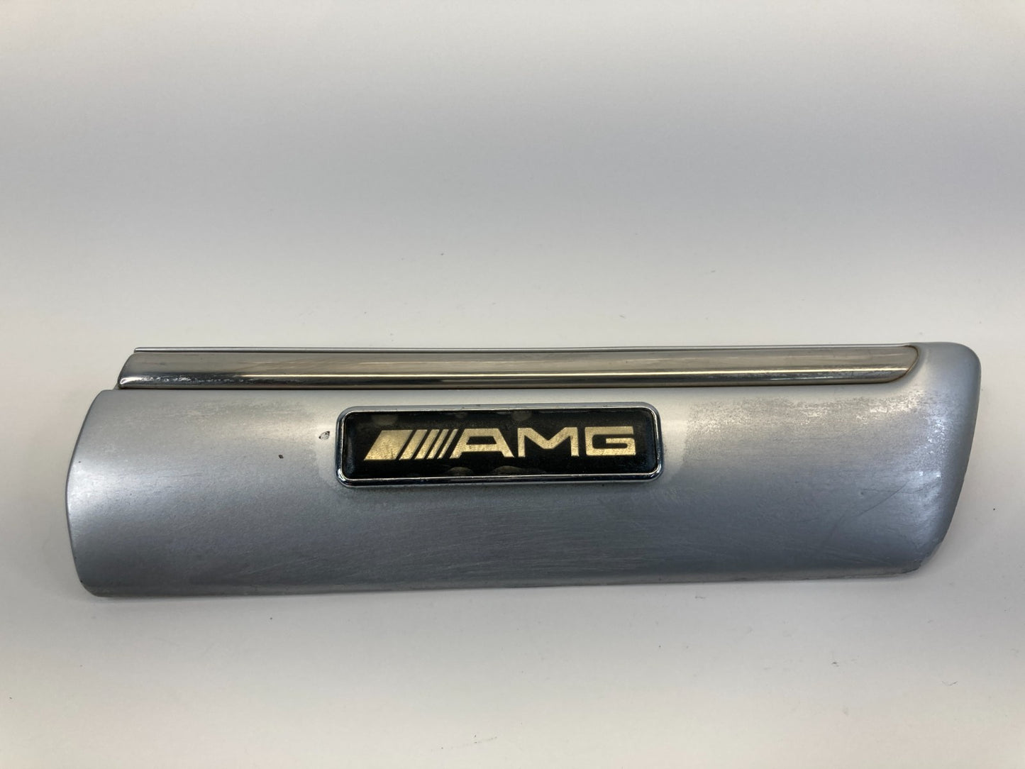 1999 Mercedes-Benz E430 Front Right Passenger Fender Molding Trim 2106901662 OEM