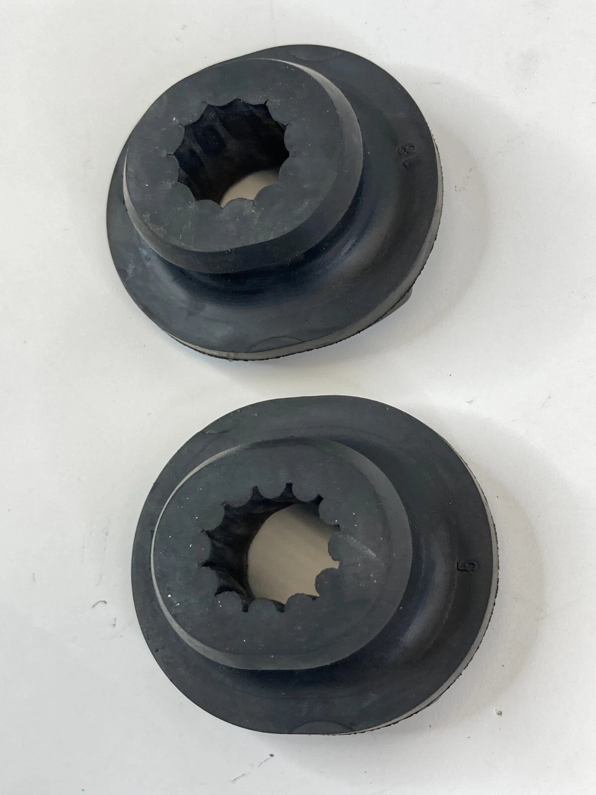 2009-2015 JAGUAR XF RADIATOR HOLDER RUBBER MOUNT BUSHING INSULATOR PAIR SET