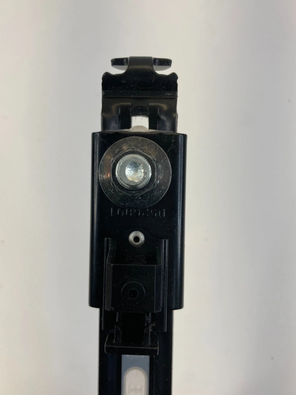 2004-2009 TOYOTA PRIUS REAR RIGHT SIDE SEAT BELT HEIGHT ADJUSTER D526001 OEM