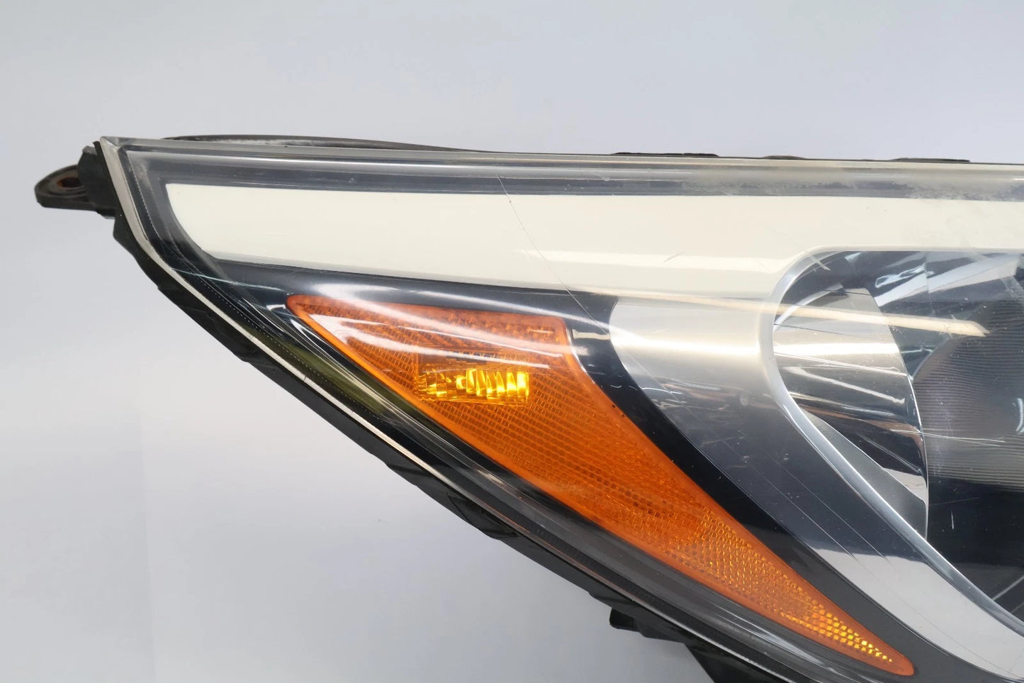 2015-2017 HYUNDAI ACCENT FRONT RIGHT PASSENGER HEADLIGHT HEADLAMP HALOGEN OEM