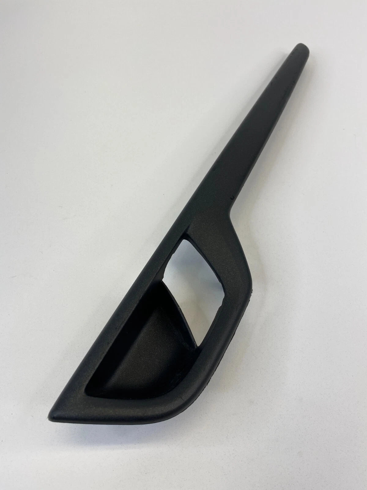 2001-2004 VOLVO S60 REAR RIGHT SIDE INNER DOOR HANDLE BEZEL TRIM PANEL 8650003