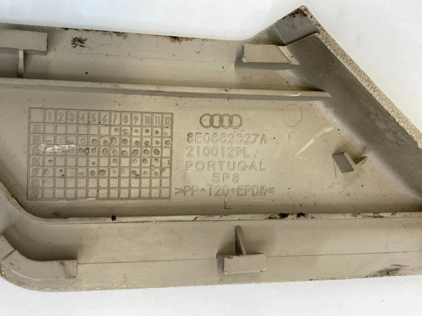 06-11 AUDI A6 02-08 A4 FRONT LEFT SEAT BELT TRACK CAP COVER TRIM 8E0882327A OEM