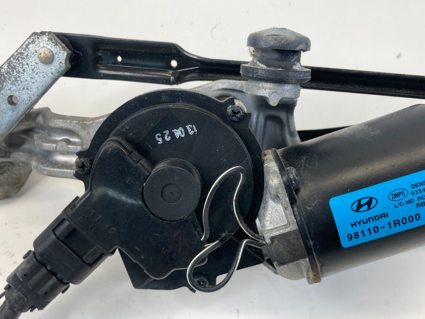 12-17 Hyundai Accent Front Windshield Wiper Linkage & Wiper Motor 98110-1R000