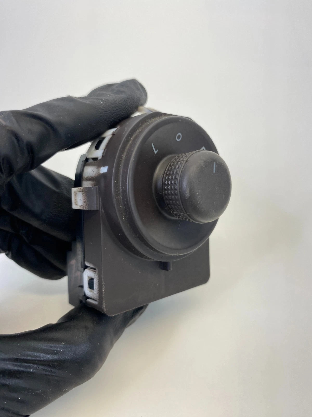 2011-2013 BUICK REGAL LEFT SIDE DOOR POWER MIRROR SWITCH CONTROL 13272183 OEM