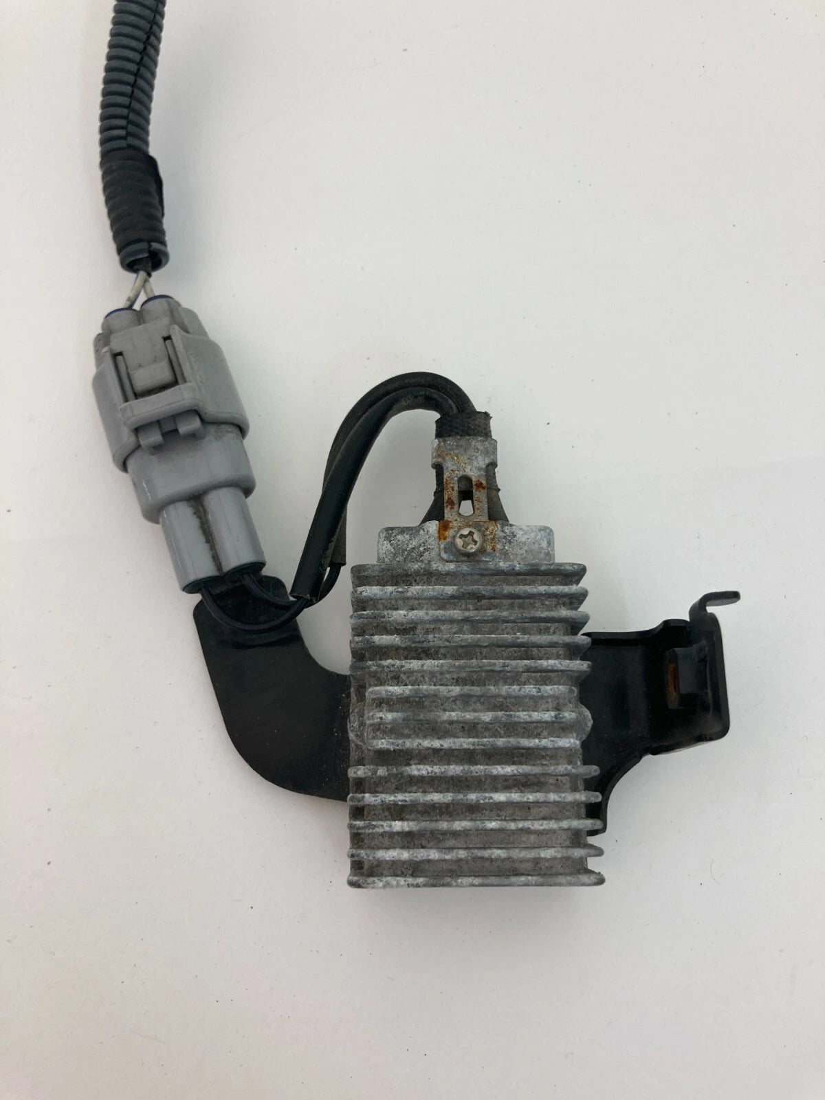 2002-2006 LEXUS ES300 ES330 RUNNING LIGHT RESISTOR CONTROL MODULE 82695-33010