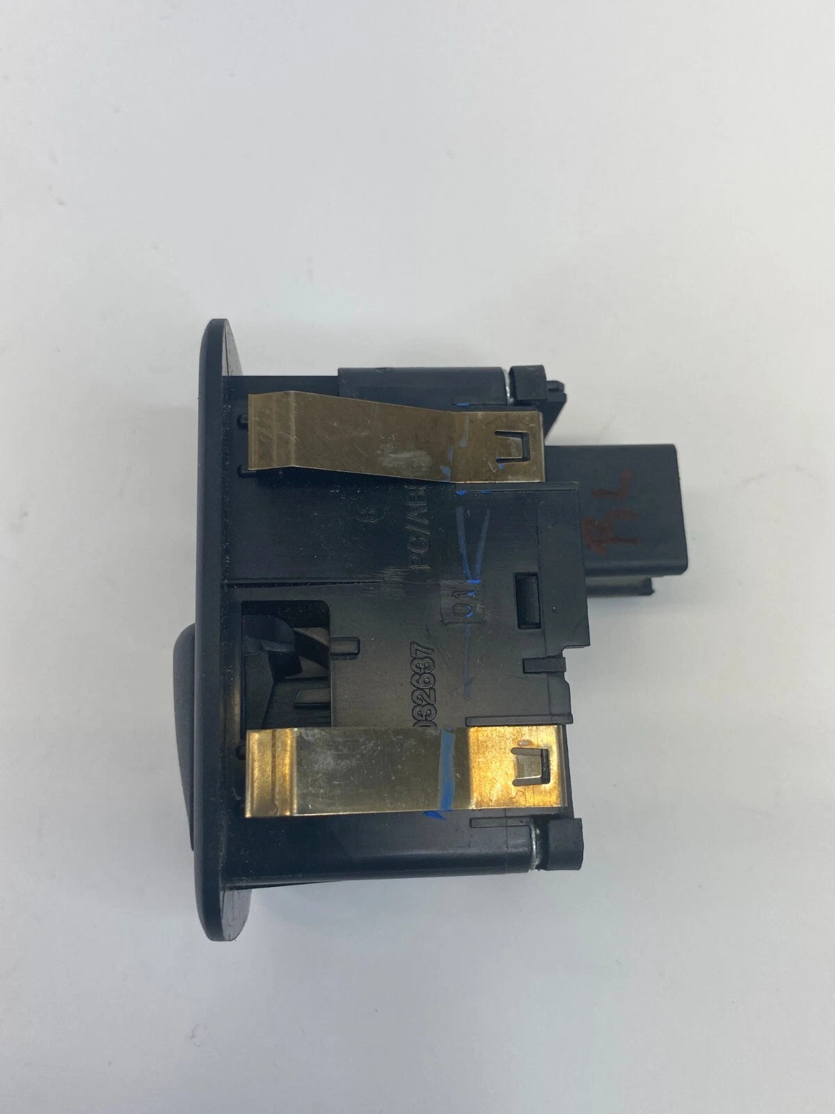 09-14 VOLKSWAGEN ROUTAN REAR LEFT SLIDING DOOR WINDOW SWITCH BUTTON 68020400AC