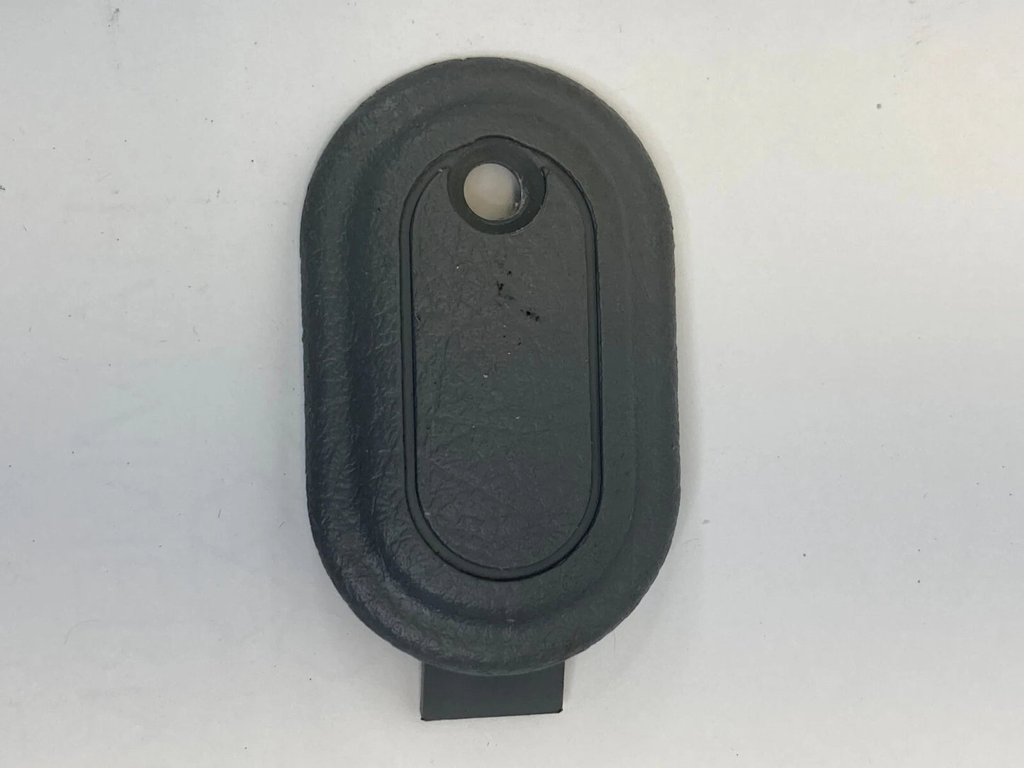 99-05 SUZUKI GRAND VITARA CENTER CONSOLE LEFT CAP BEZEL TRIM 75818-60E30 OEM