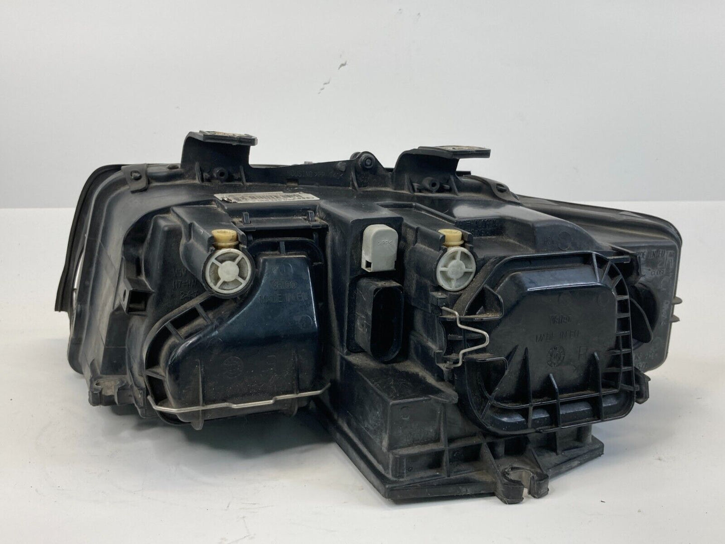 2002-2005 Audi A4 Front Right Passenger Headlight Headlamp 8E0-941-030-K OEM