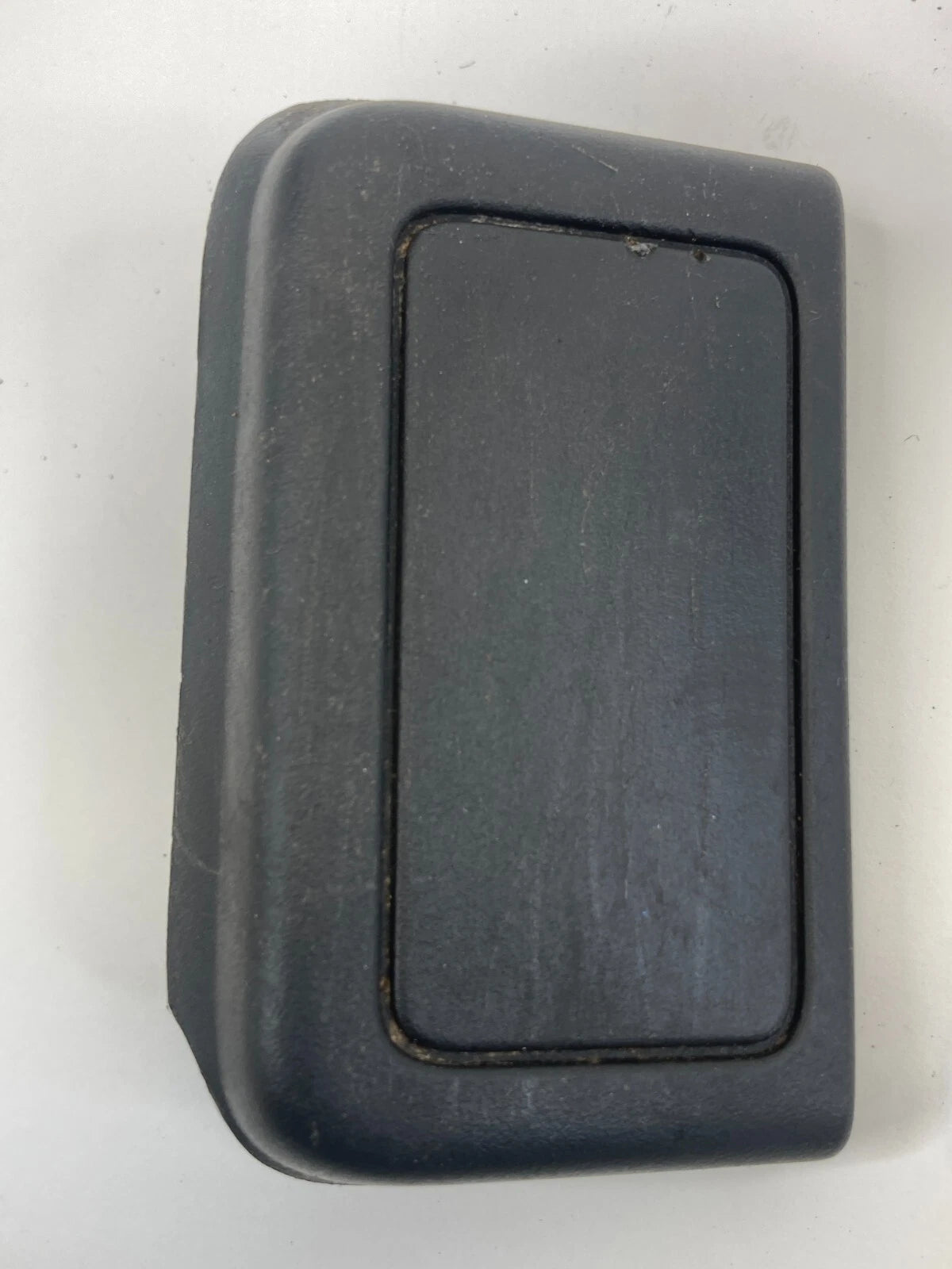 09-12 CHEVROLET TRAVERSE FRONT LEFT DRIVER SEAT TRACK BOLT COVER TRIM 1193870
