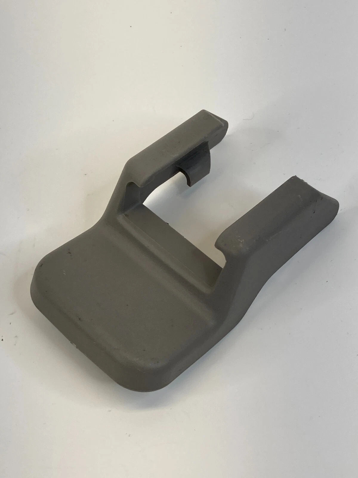 2002 2003 LEXUS ES300 FRONT RIGHT PASSENGER SIDE SEAT TRACK END COVER CAP TRIM
