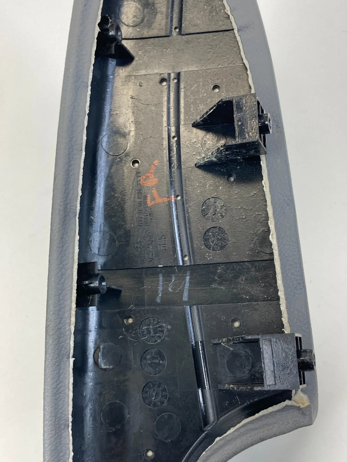 2011-2014 HYUNDAI SONATA FRONT RIGHT SIDE INTERIOR DOOR ARMREST PANEL DARK GRAY