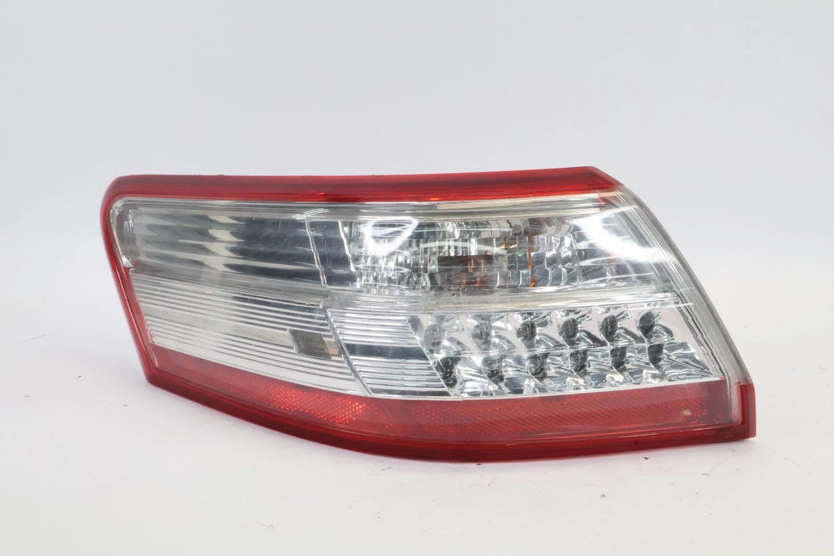 2010 2011 TOYOTA CAMRY HYBRID LEFT DRIVER SIDE TAIL LIGHT TAILLAMP OUTER LED OEM