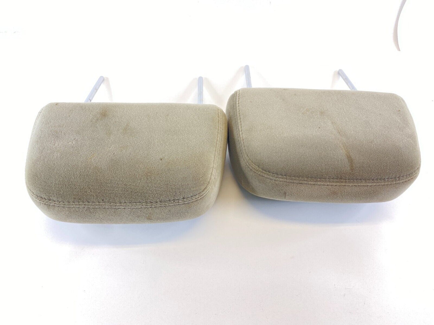 2000-2005 Chevrolet Chevy Impala Front Seat Headrest Head Rest Pair Set