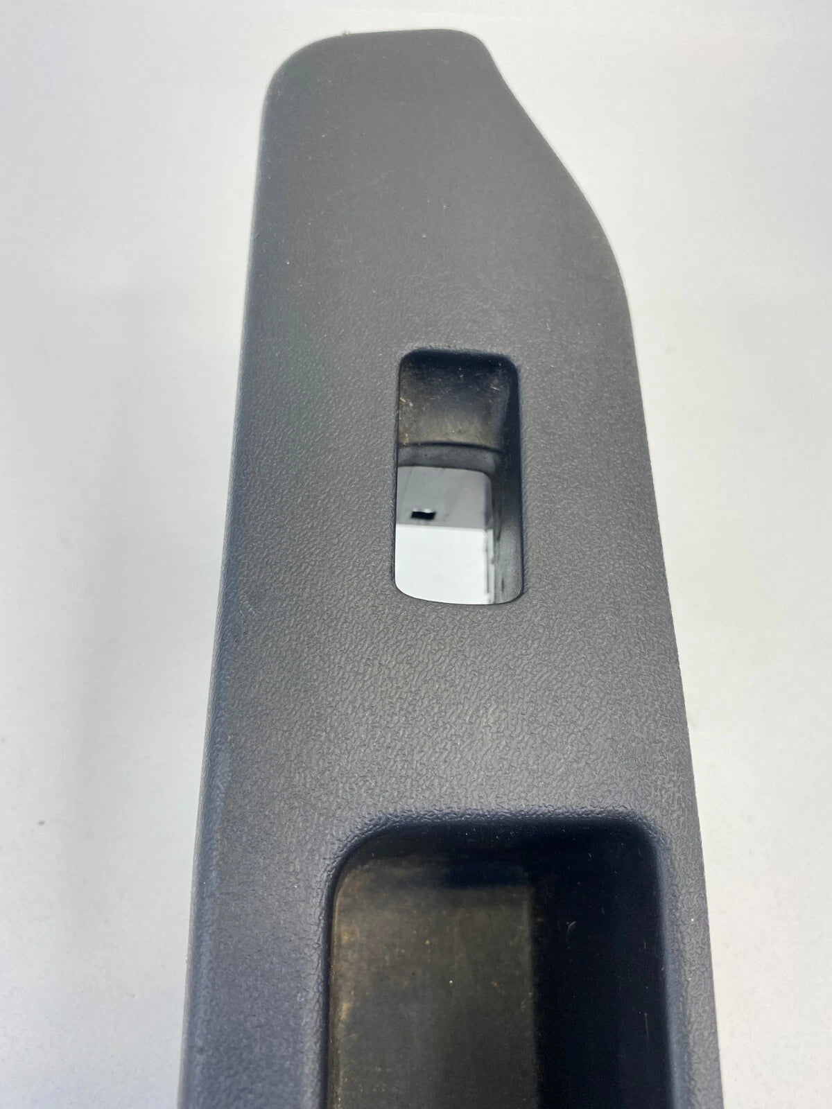 2004-2006 MITSUBISHI GALANT REAR RIGHT WINDOW SWITCH BEZEL TRIM 590849-0508