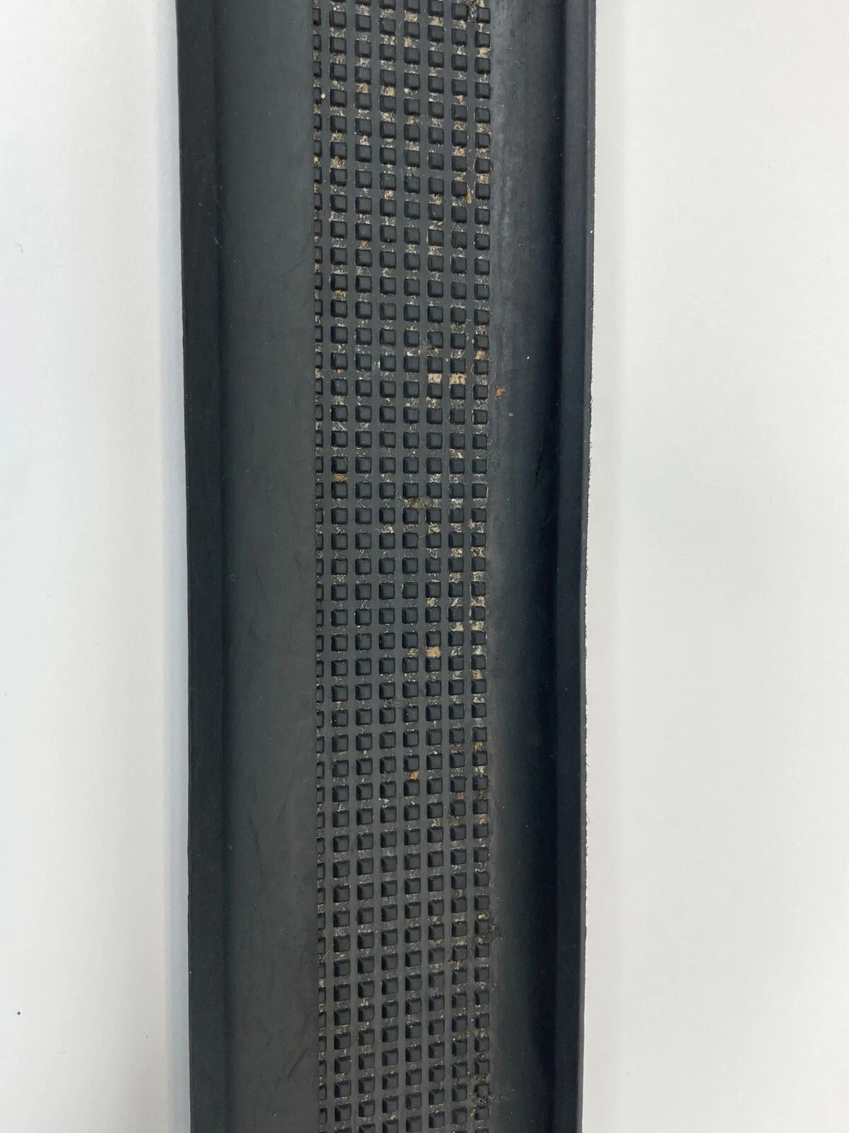 2006-2009 RANGE ROVER SPORT FRONT CENTER CONSOLE LEFT SIDE INCERT RUBBER MAT