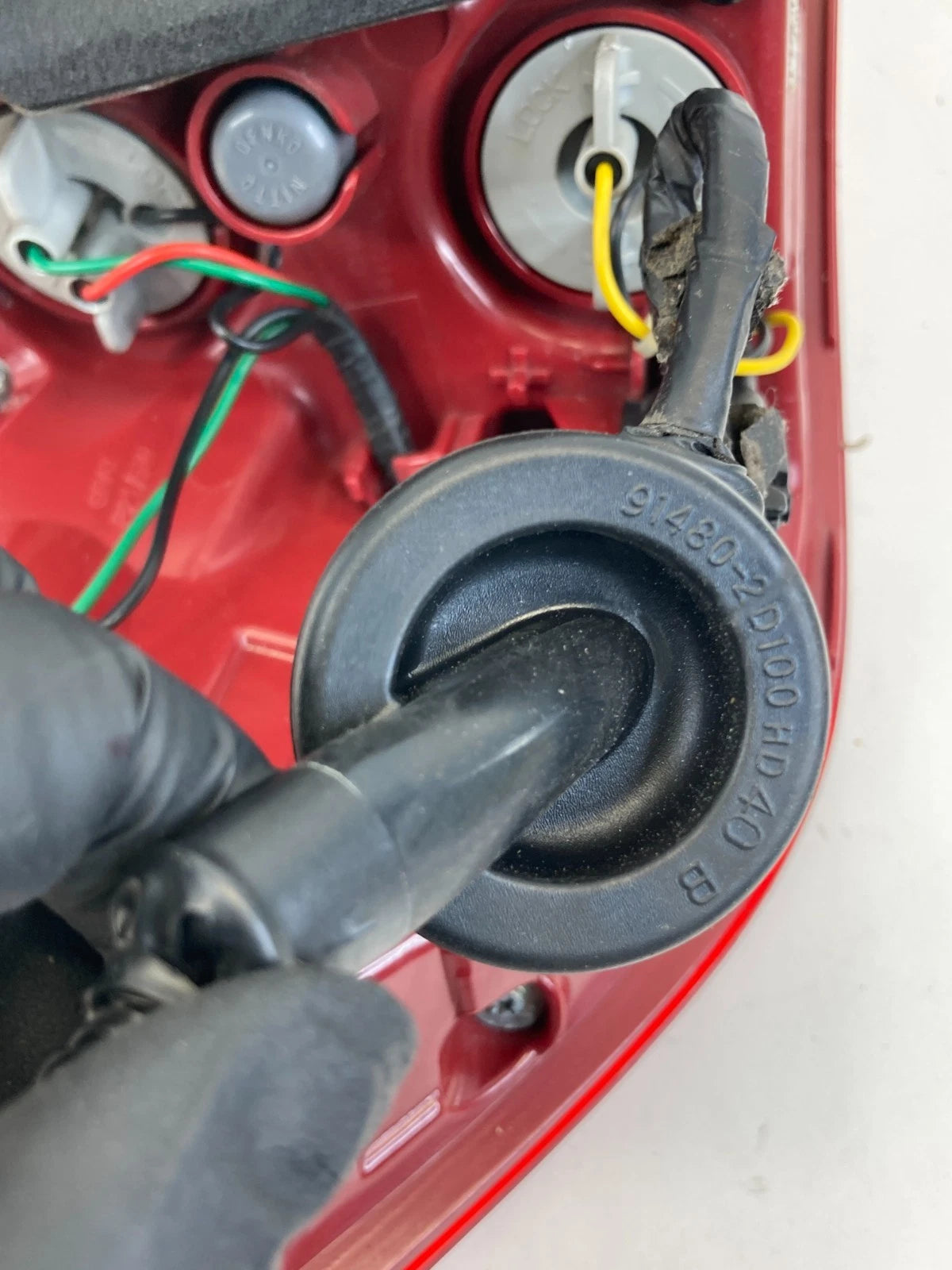 2016-2018 KIA SORENTO REAR RIGHT PASSENGER OUTER TAILLIGHT TAIL LIGHT LAMP OEM