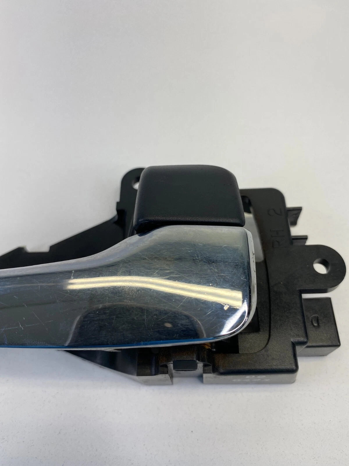 2007-2013 MITSUBISHI OUTLANDER FRONT RIGHT PASSENGER SIDE INTERIOR DOOR HANDLE