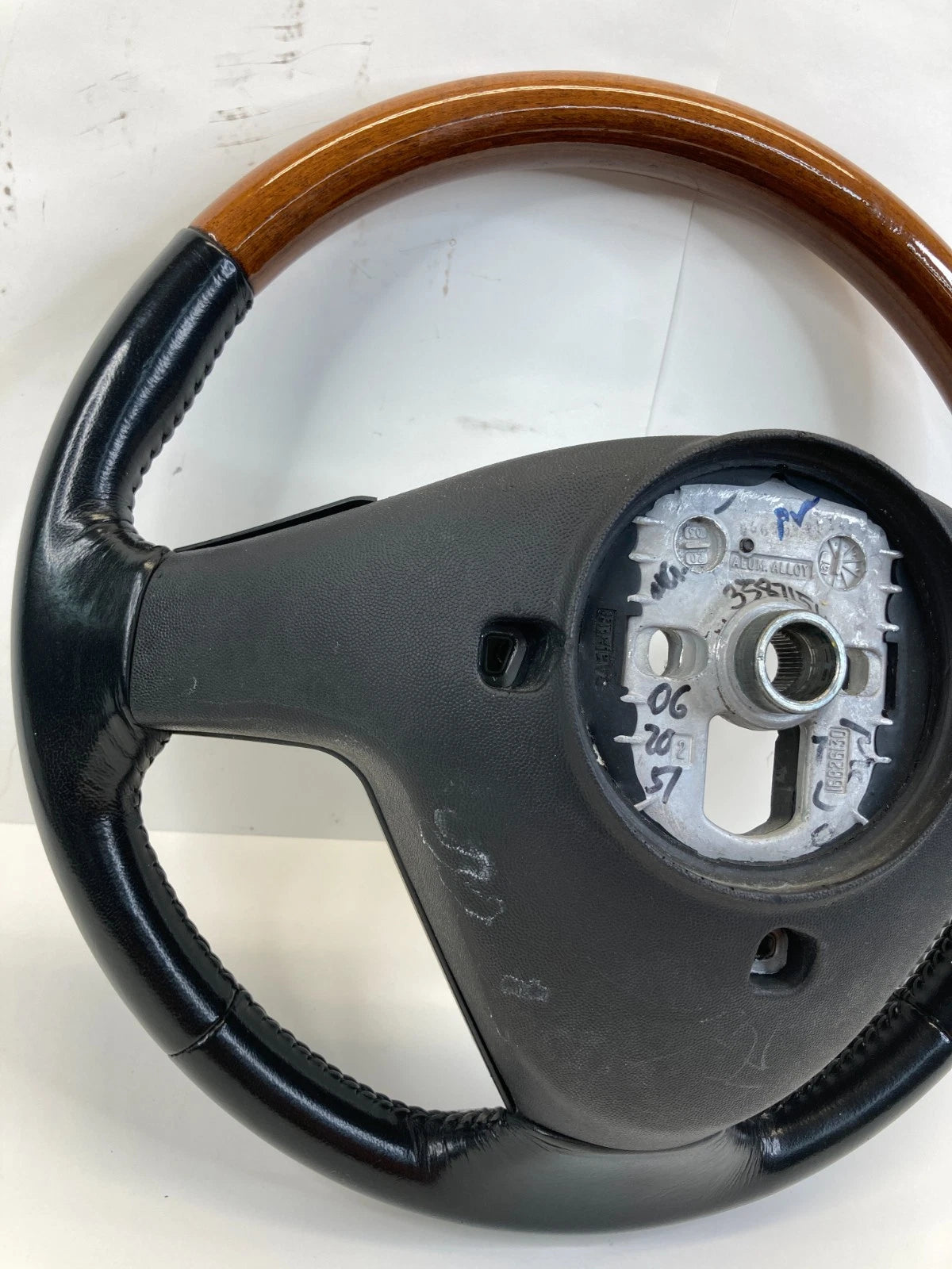 2004 04 CADILLAC CTS STEERING WHEEL ASSY W/ SWITCHES LEATHER WOOD TRIM 25766590