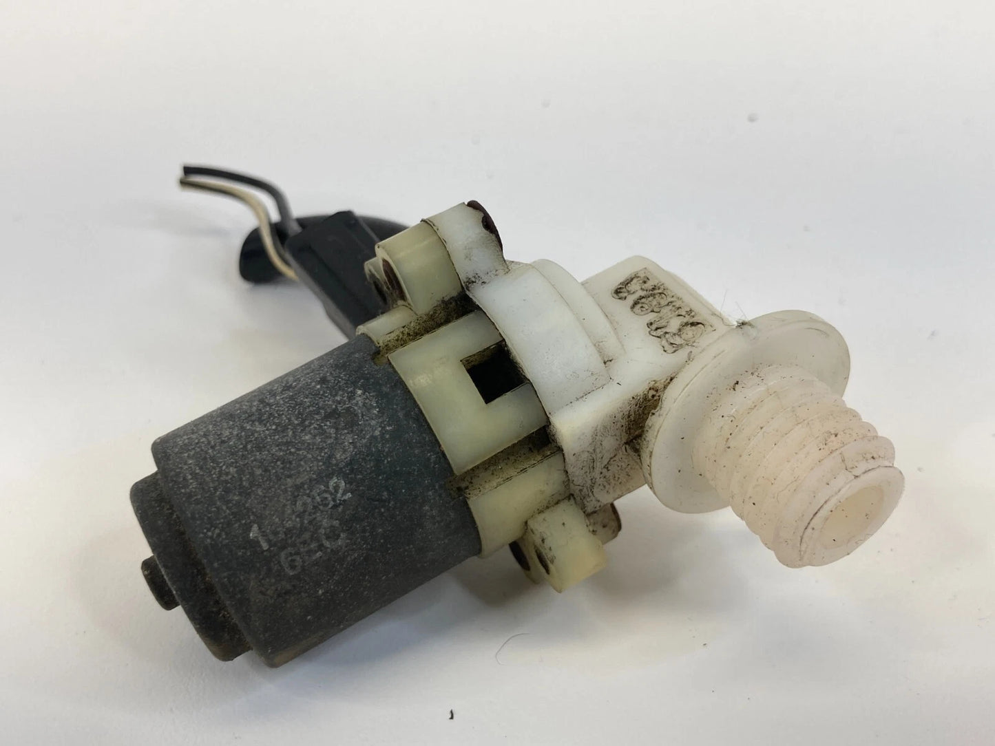 1997 1998 97 98 JEEP GRAND CHEROKEE 5.2L FRONT WINDSHIELD WIPER WASHER PUMP OEM