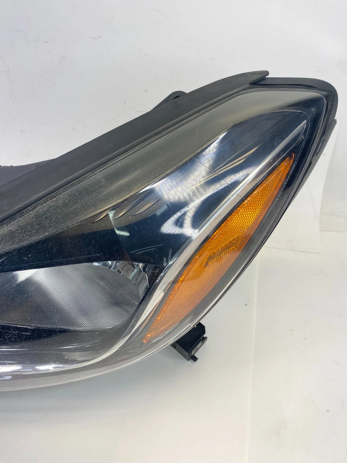 2017-2022 Chevrolet Traverse Left Driver Side Headlight Halogen Assy 42771351